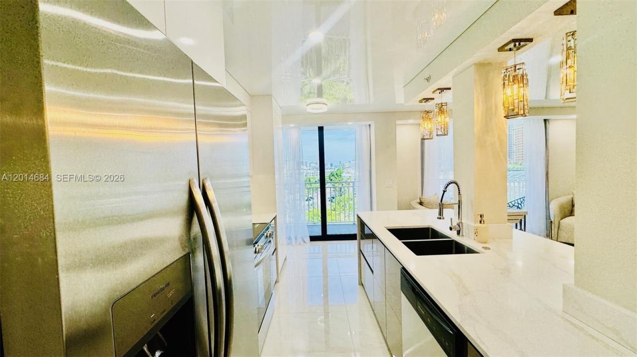 210 174th St , Unit 811, Sunny Isles Beach, FL 33160 Photo
