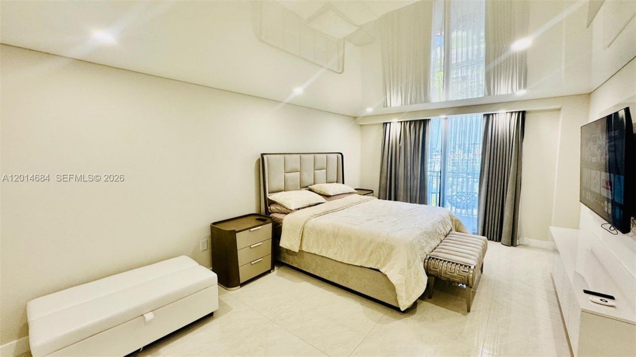 210 174th St , Unit 811, Sunny Isles Beach, FL 33160 Photo