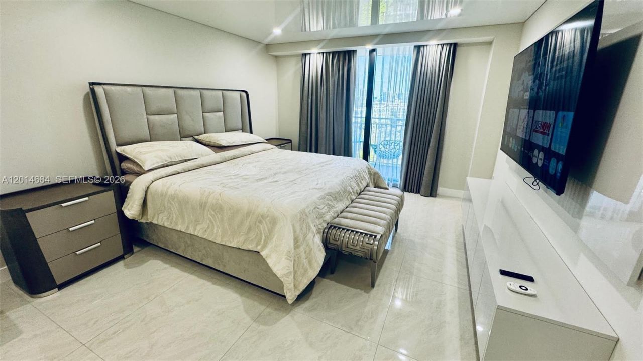 210 174th St , Unit 811, Sunny Isles Beach, FL 33160 Photo