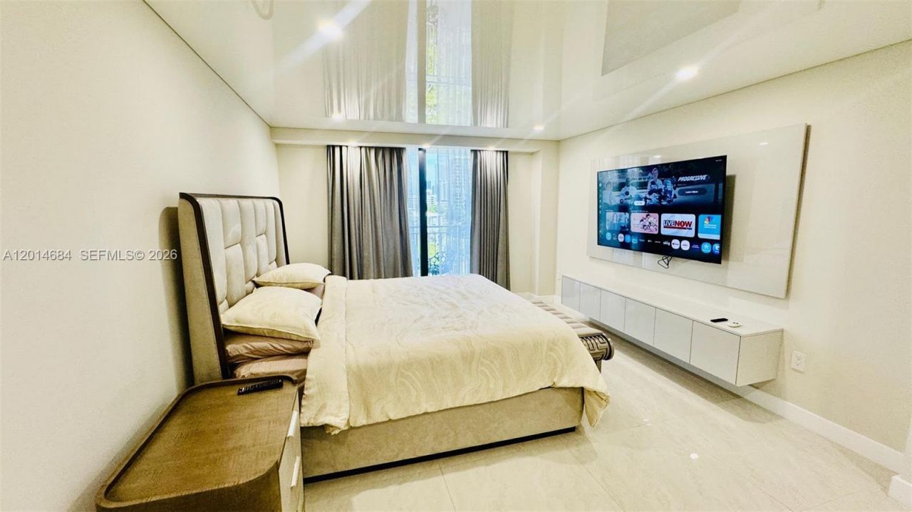 210 174th St , Unit 811, Sunny Isles Beach, FL 33160 Photo