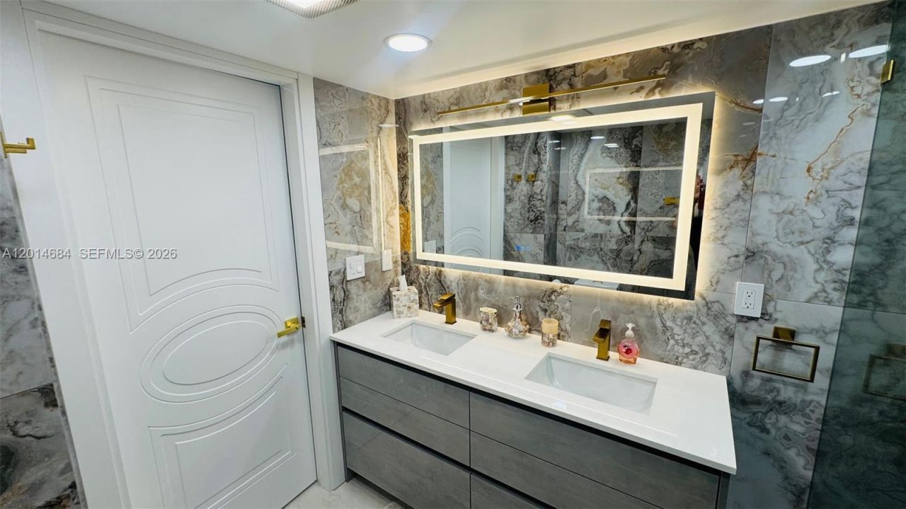 210 174th St , Unit 811, Sunny Isles Beach, FL 33160 Photo