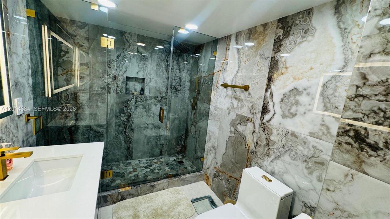 210 174th St , Unit 811, Sunny Isles Beach, FL 33160 Photo