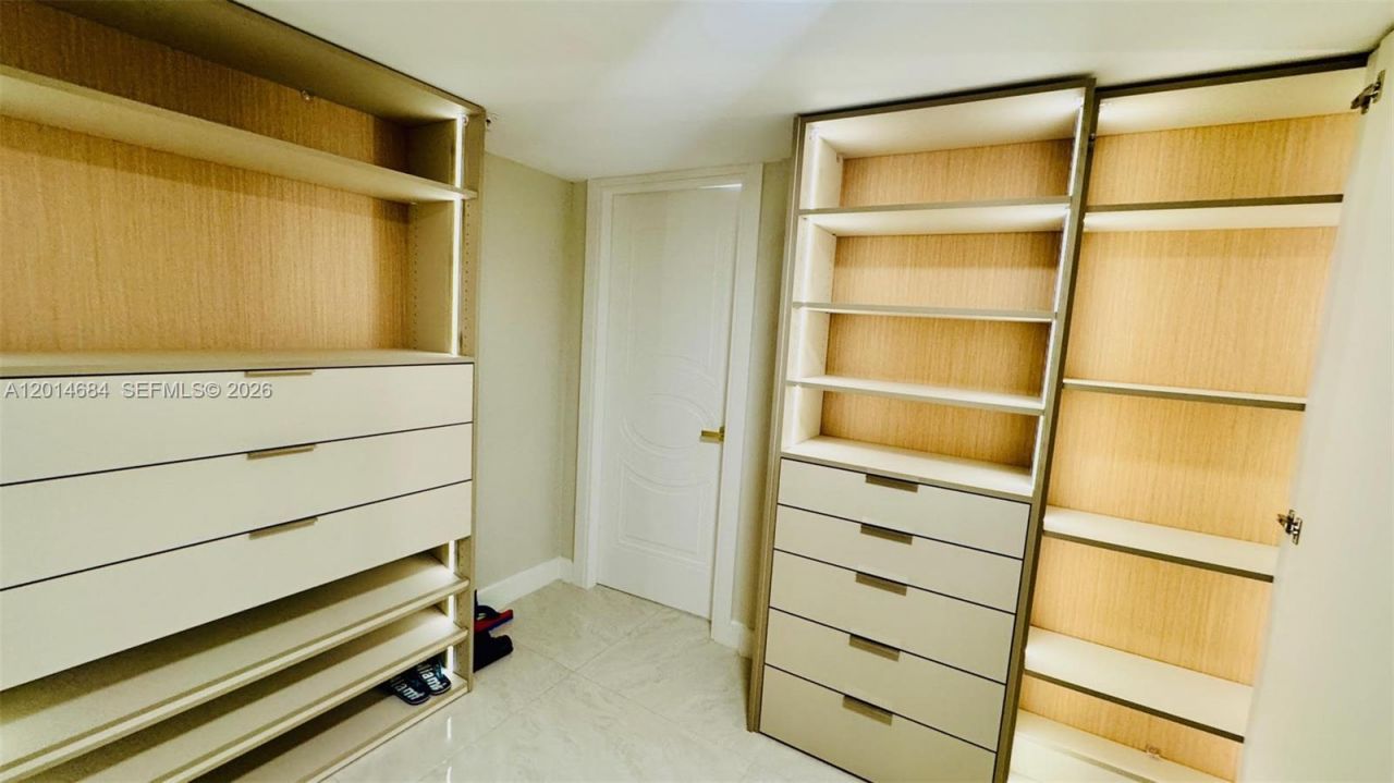 210 174th St , Unit 811, Sunny Isles Beach, FL 33160 Photo