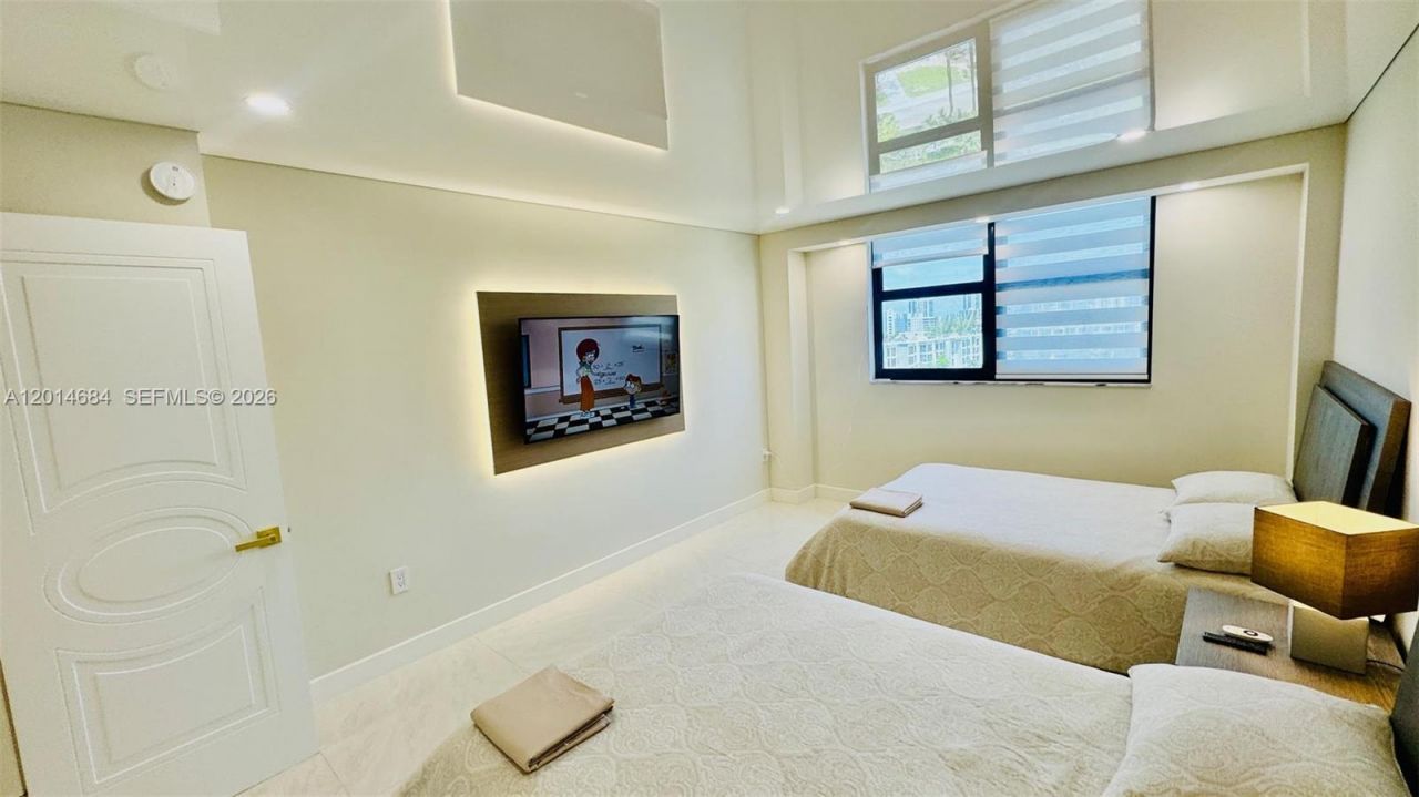 210 174th St , Unit 811, Sunny Isles Beach, FL 33160 Photo