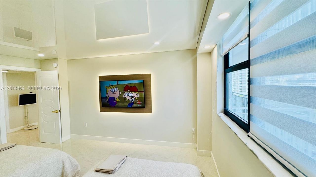 210 174th St , Unit 811, Sunny Isles Beach, FL 33160 Photo