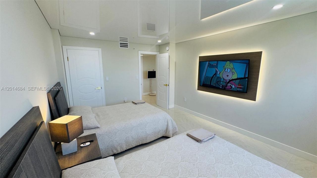 210 174th St , Unit 811, Sunny Isles Beach, FL 33160 Photo