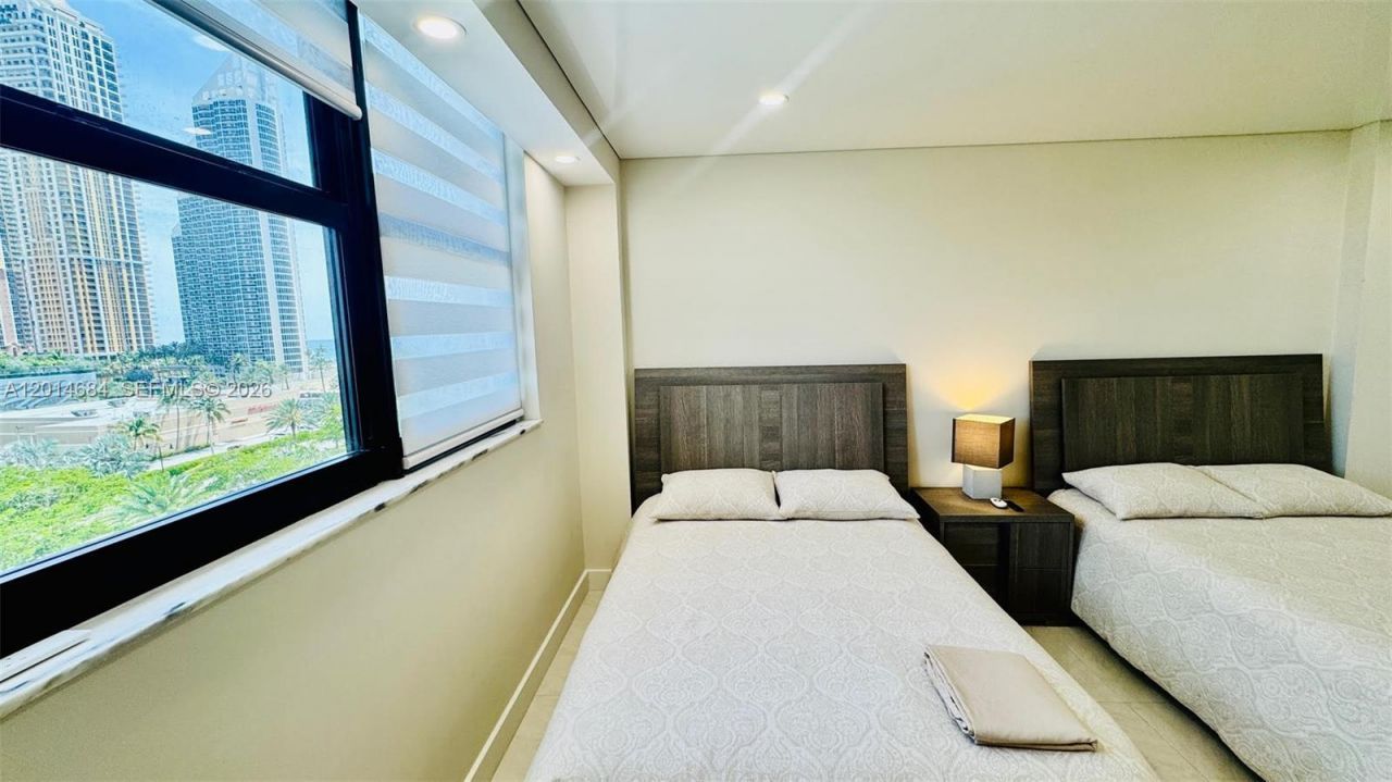 210 174th St , Unit 811, Sunny Isles Beach, FL 33160 Photo