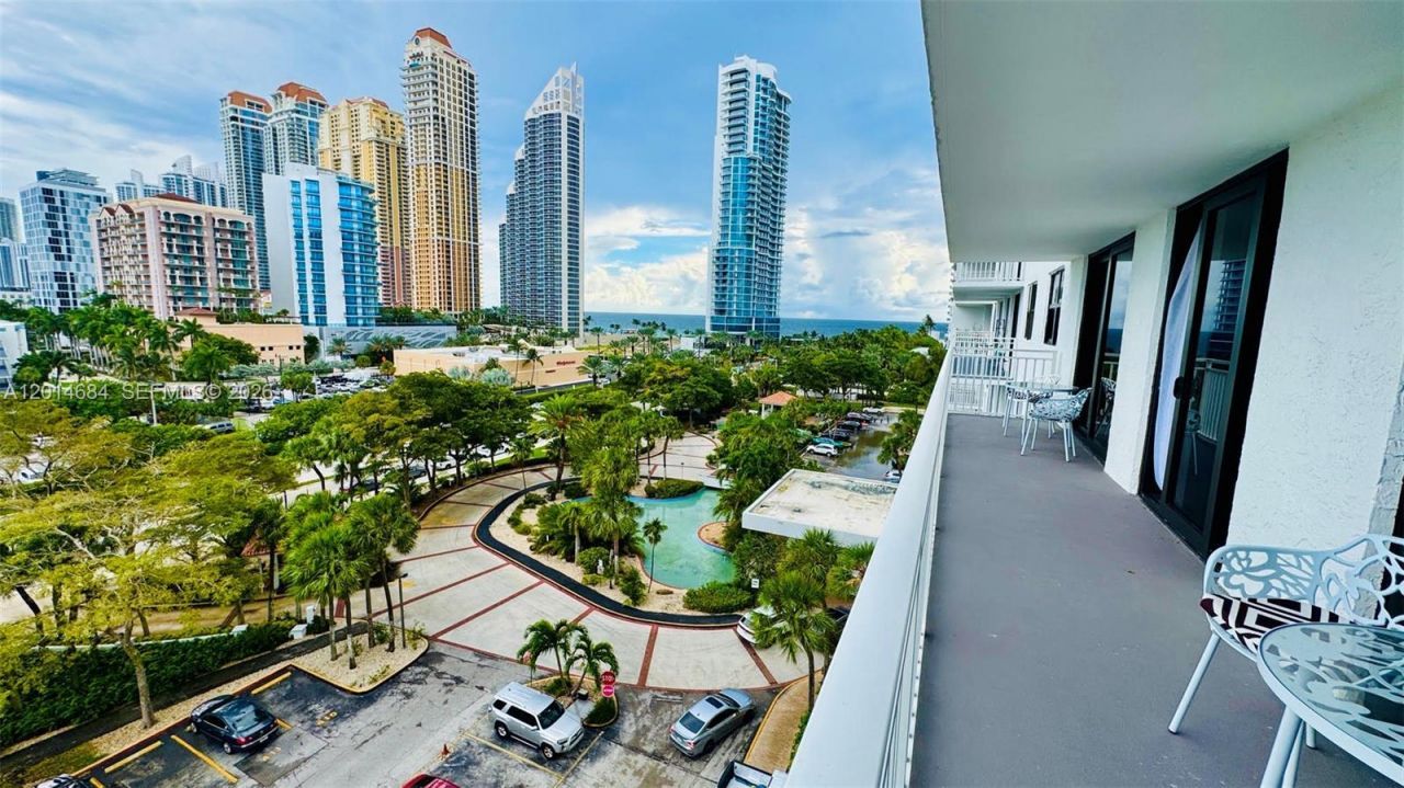 210 174th St, Unit 811, Sunny Isles Beach, FL 33160 Photo