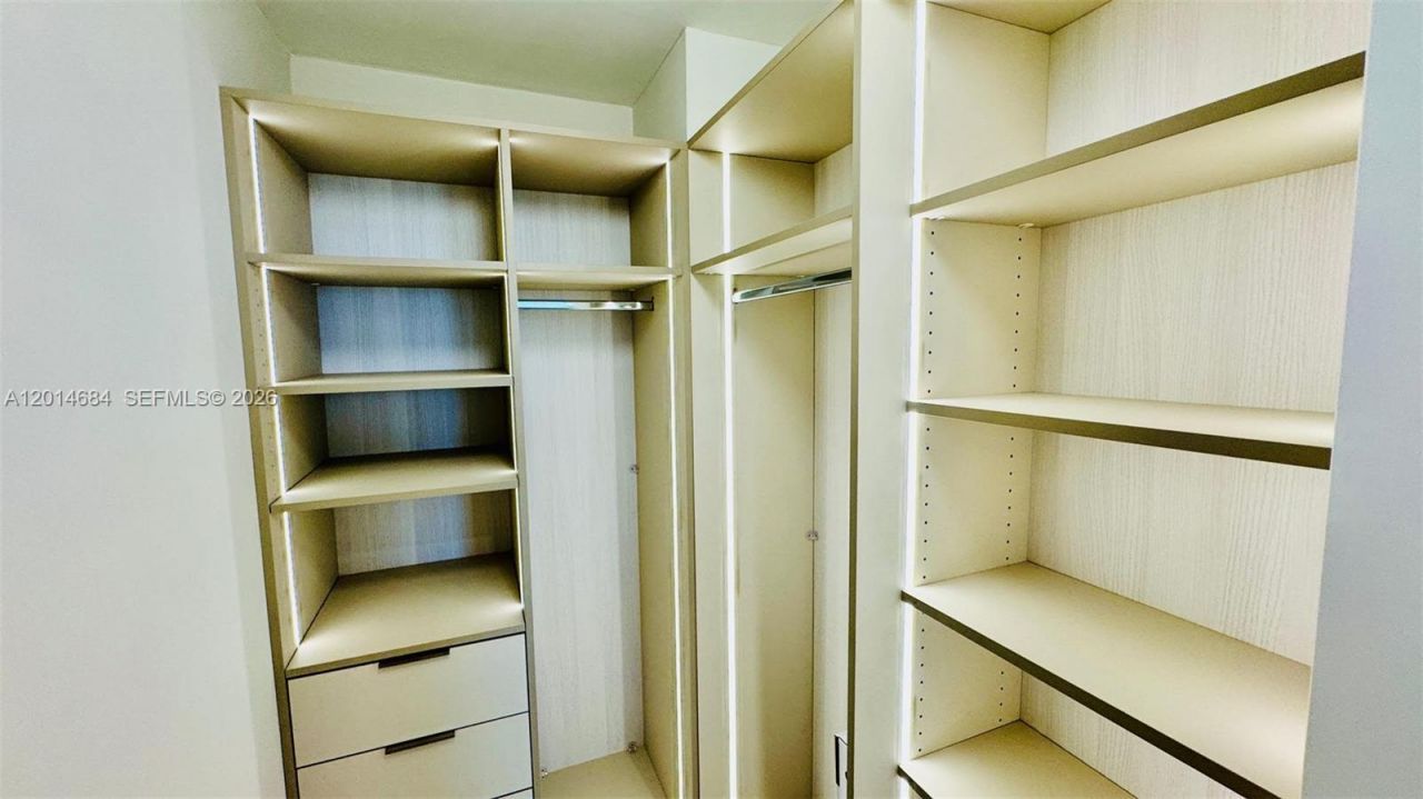 210 174th St , Unit 811, Sunny Isles Beach, FL 33160 Photo