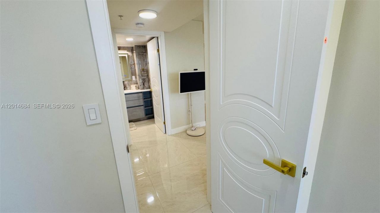 210 174th St , Unit 811, Sunny Isles Beach, FL 33160 Photo