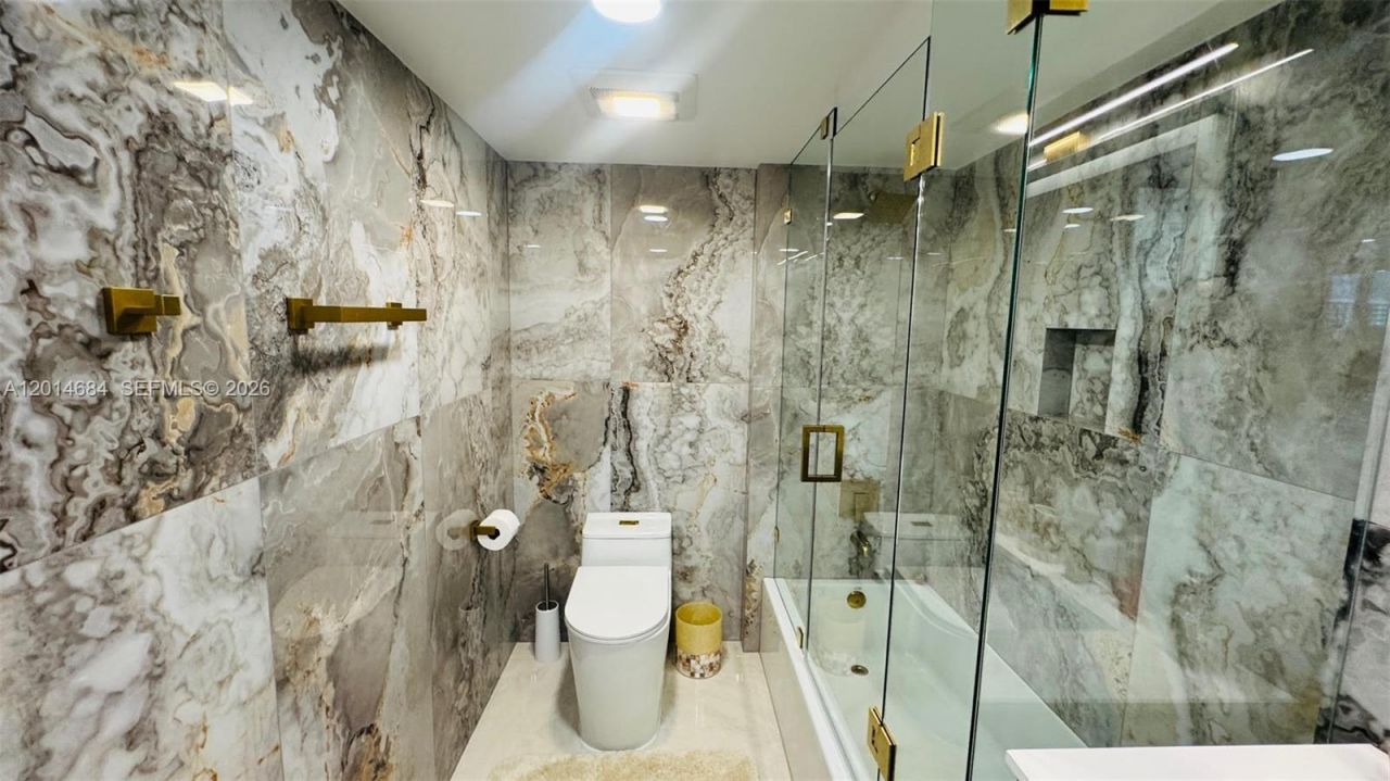 210 174th St , Unit 811, Sunny Isles Beach, FL 33160 Photo