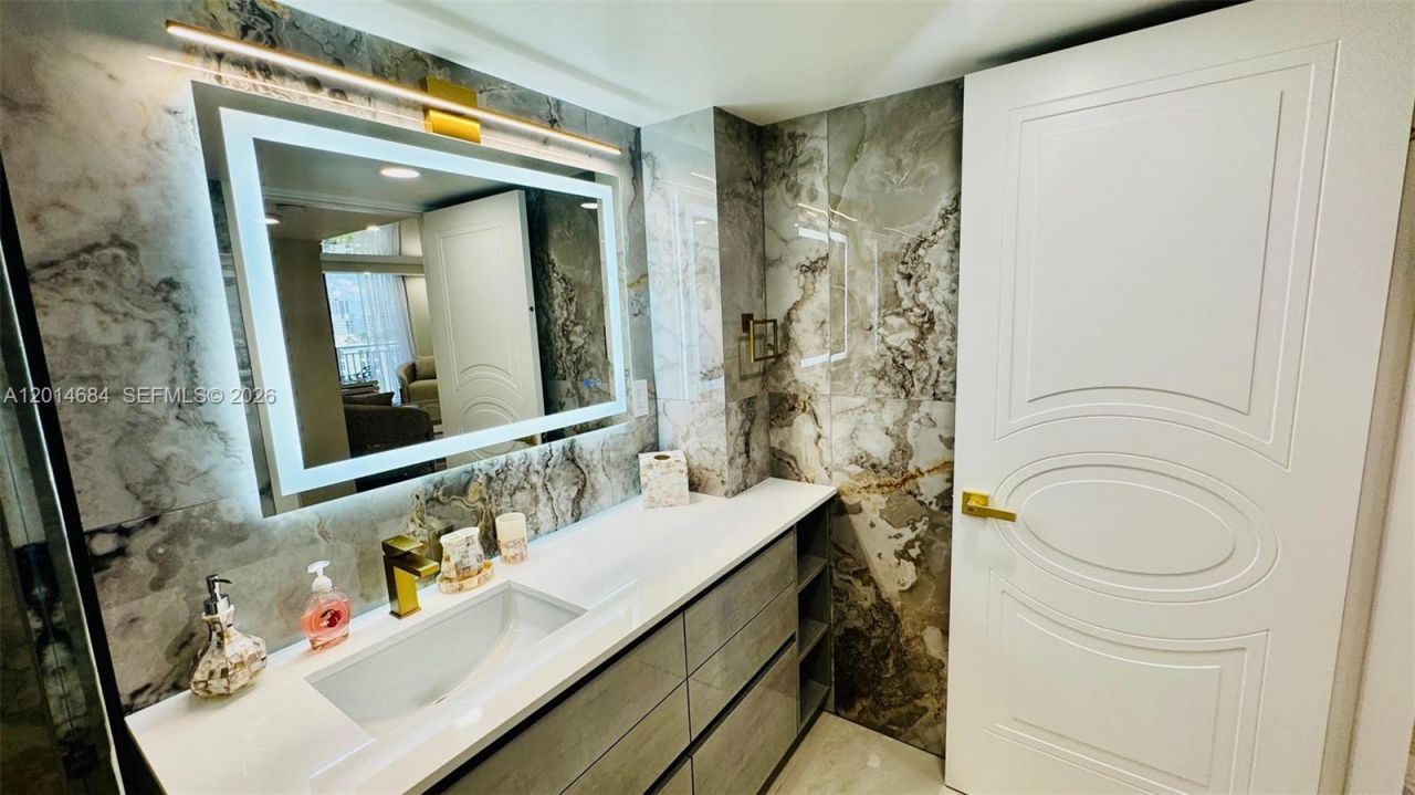 210 174th St , Unit 811, Sunny Isles Beach, FL 33160 Photo