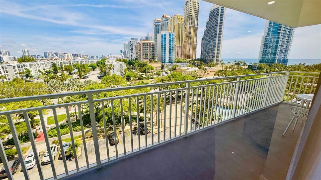210 174th St , Unit 811, Sunny Isles Beach, FL 33160 Photo