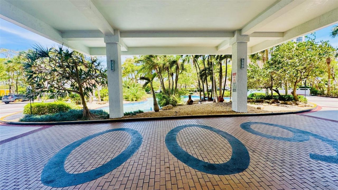 210 174th St , Unit 811, Sunny Isles Beach, FL 33160 Photo