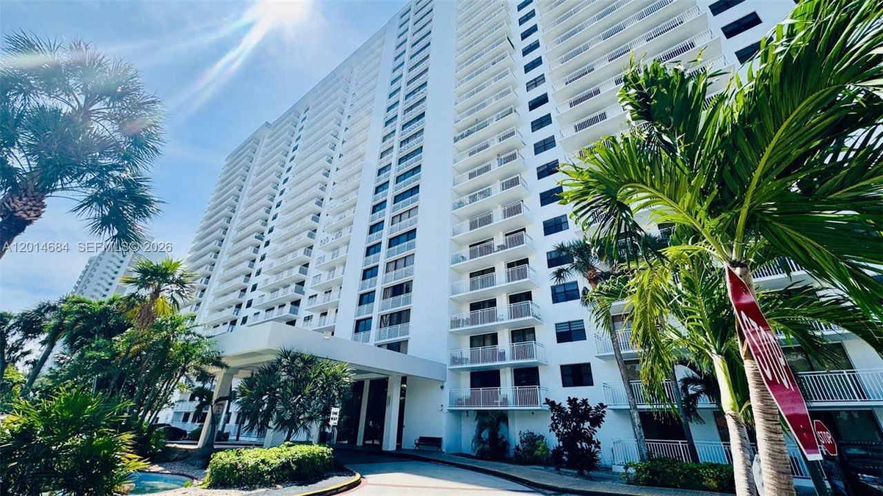 210 174th St , Unit 811, Sunny Isles Beach, FL 33160 Photo