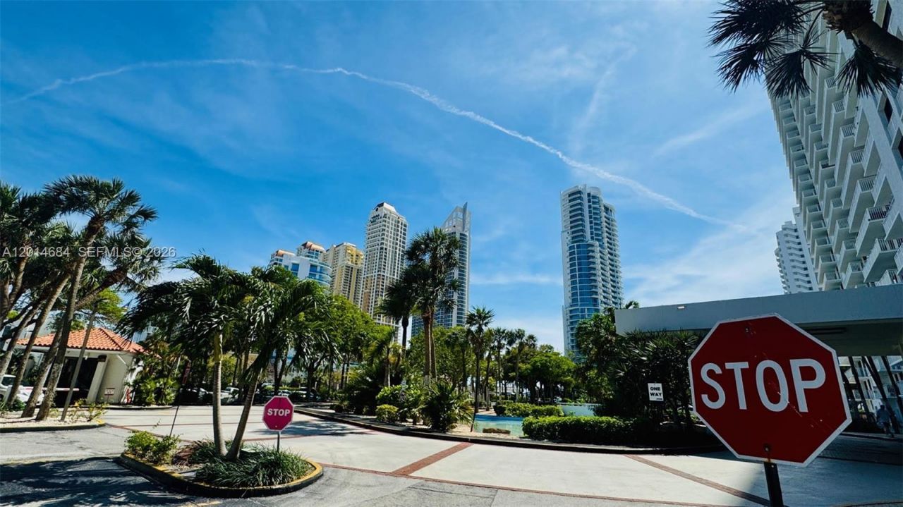 210 174th St , Unit 811, Sunny Isles Beach, FL 33160 Photo