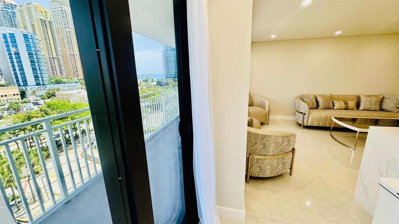 210 174th St , Unit 811, Sunny Isles Beach, FL 33160 Photo