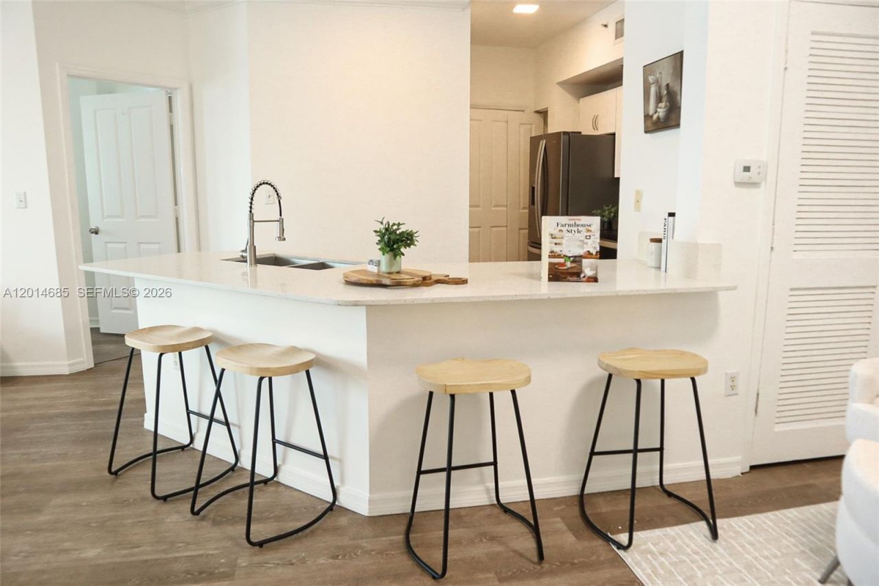 9172 Collins Ave , Unit 212, Surfside, FL 33154 Photo
