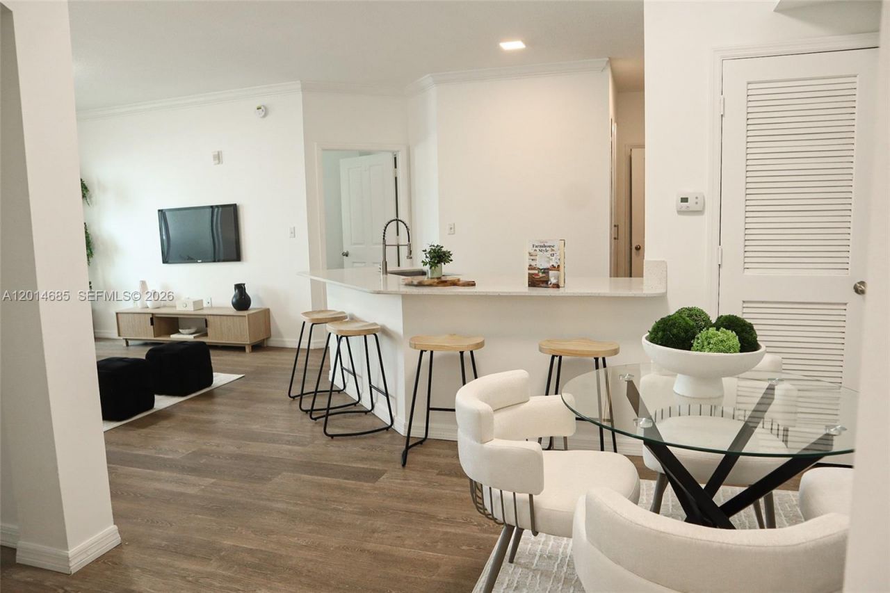 9172 Collins Ave , Unit 212, Surfside, FL 33154 Photo