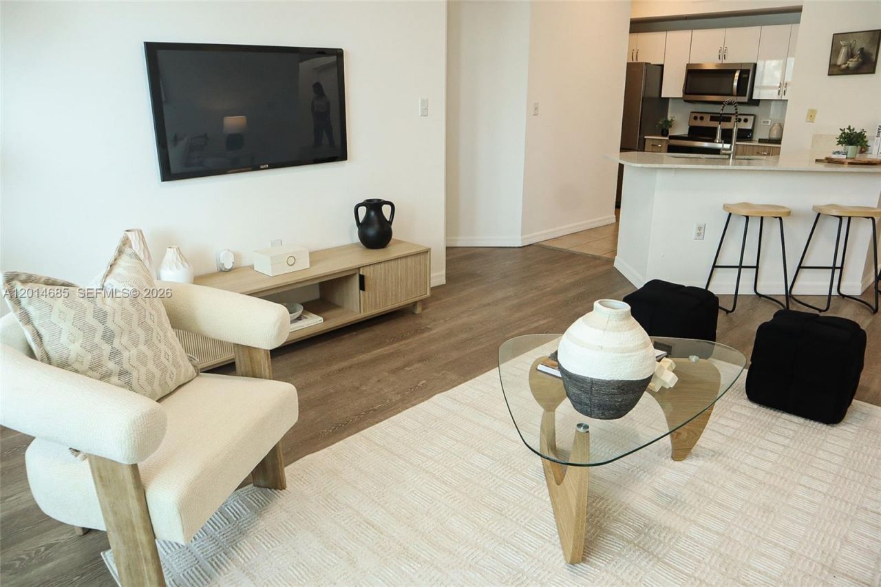 9172 Collins Ave , Unit 212, Surfside, FL 33154 Photo