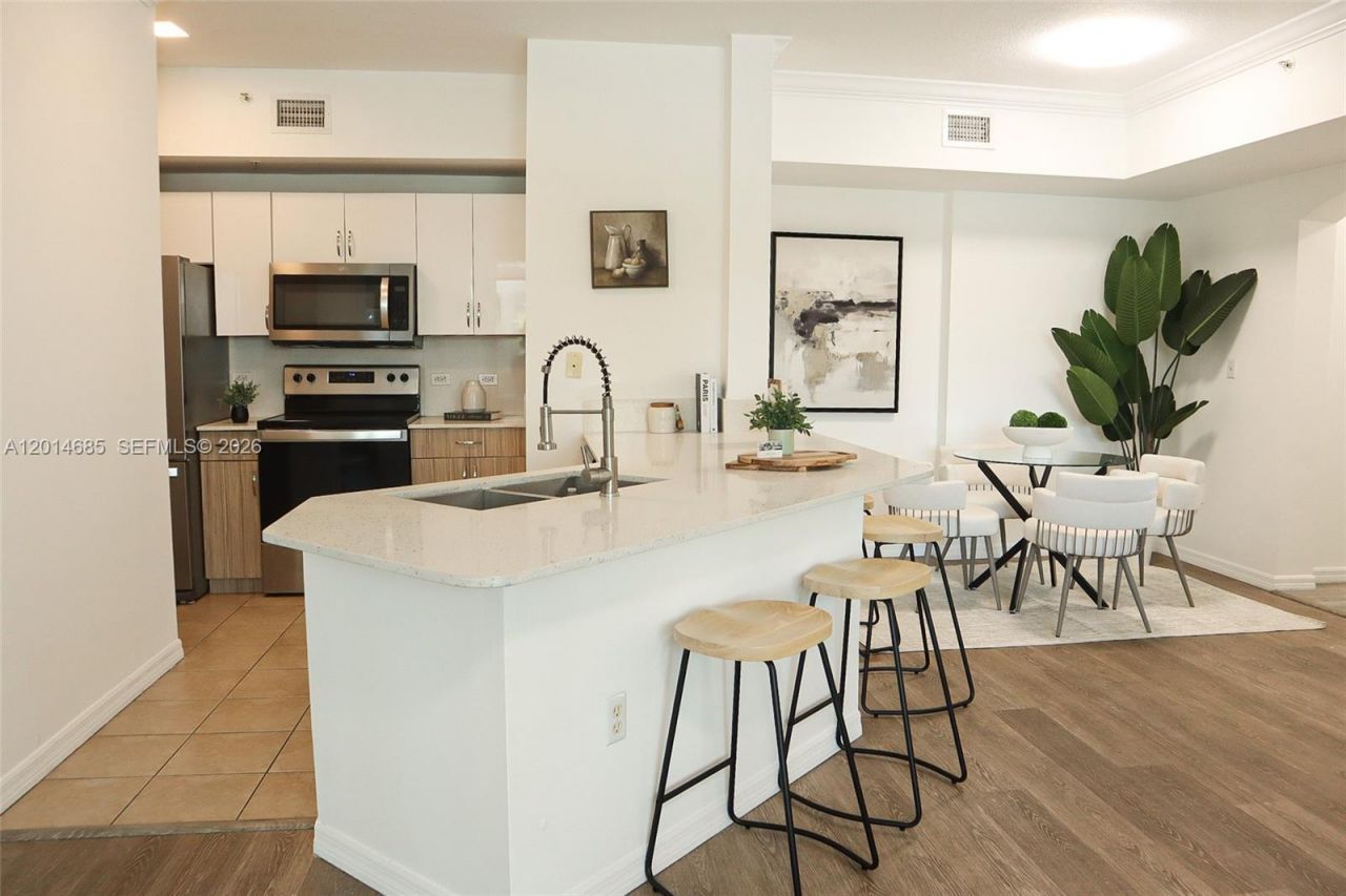 9172 Collins Ave , Unit 212, Surfside, FL 33154 Photo