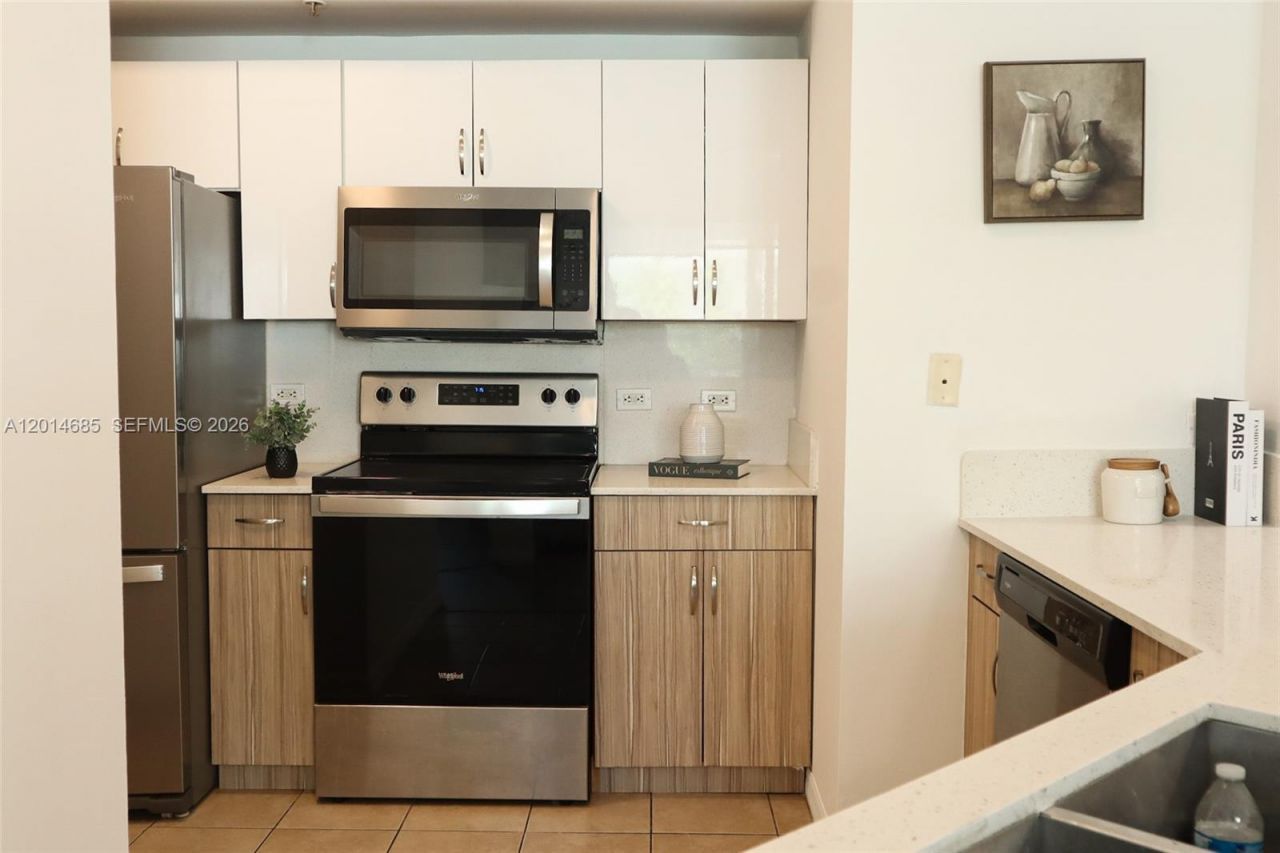 9172 Collins Ave , Unit 212, Surfside, FL 33154 Photo