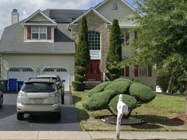 5 Mountain Ash Ct, Monroe, NJ 08831