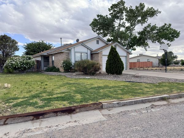 4 Owens Drive , Los Lunas, NM 87031