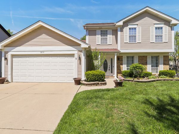 1890 Mccormick Lane , Hanover Park, IL 60133
