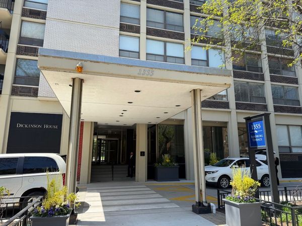 1355 N Sandburg Terrace , Unit 206D, Chicago, IL 60610
