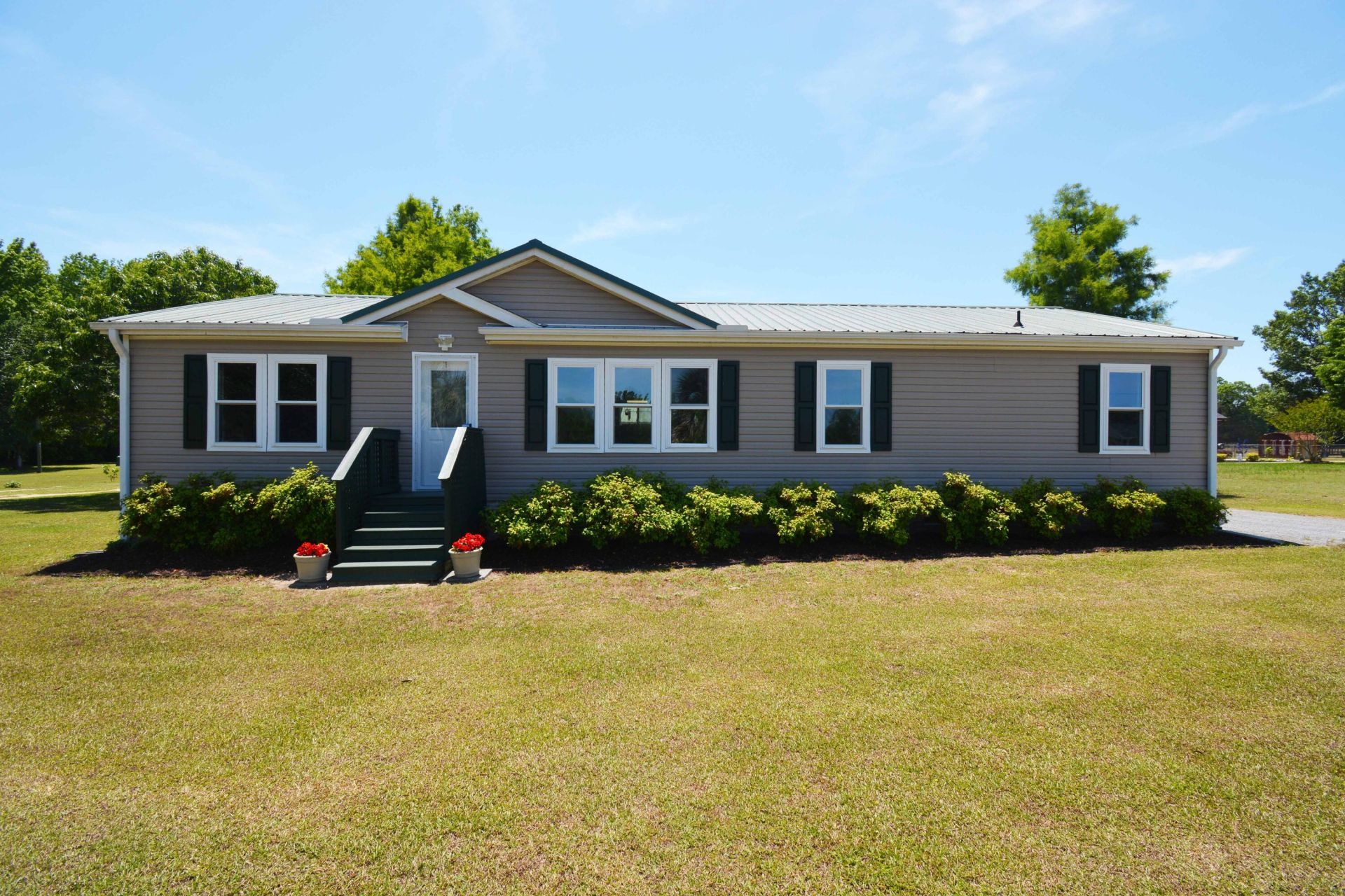 126 Meredith Drive Photo 1