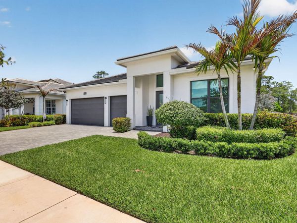 2341 SE Canopy Cove Lane, Port St. Lucie, FL 34984