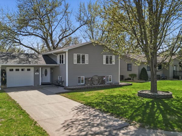 802 1st Street SW, Madelia, MN 56062