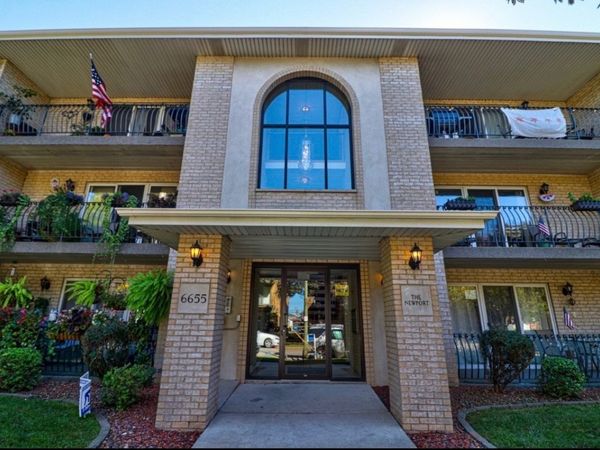 6655 W 64th Place , Unit 104, Chicago, IL 60638