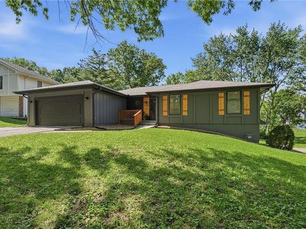 8300 N Virginia Avenue, Kansas City, MO 64118