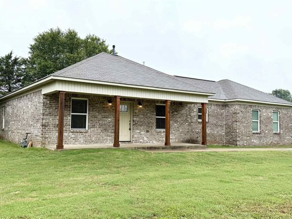 90 SQUIRES GROVE DR, Atoka, TN 38004