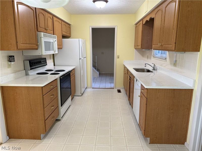 19281 Idlewood Trail, Strongsville, OH 44149 Photo 2