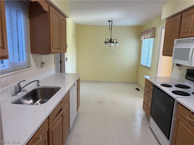 19281 Idlewood Trail, Strongsville, OH 44149 Photo 3