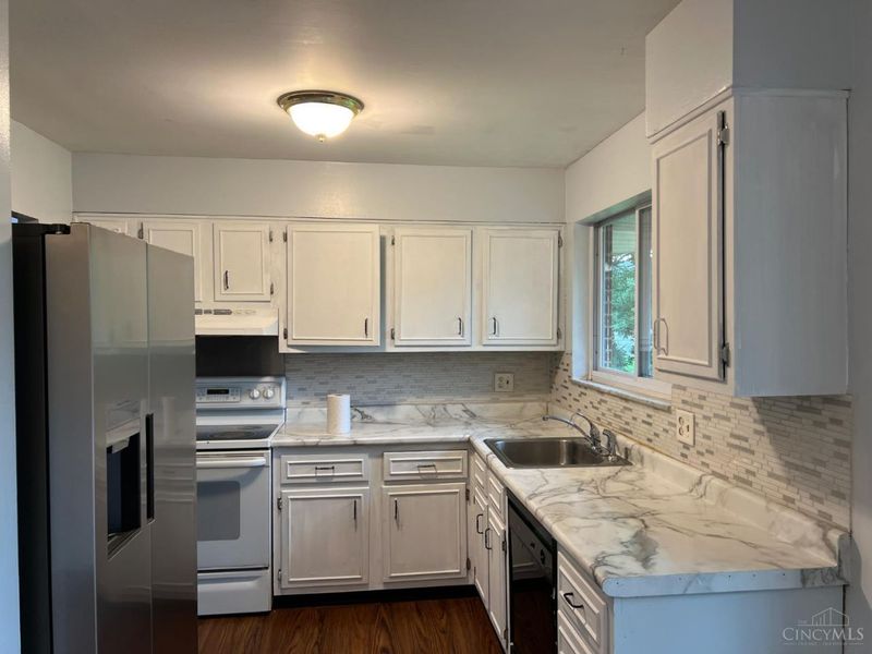 975 Glasgow Drive, Forest Park, OH 45240 Photo 12