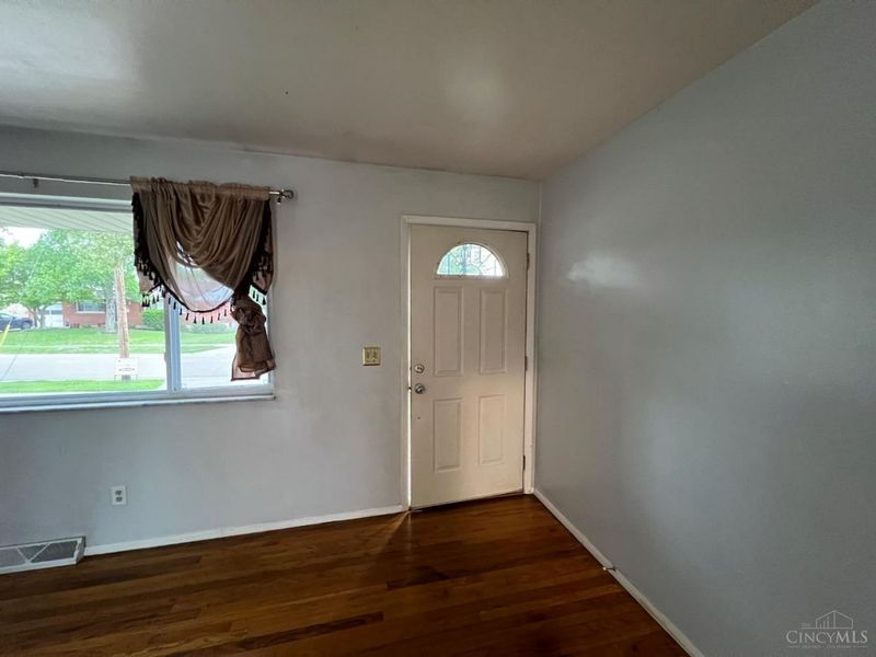975 Glasgow Drive, Forest Park, OH 45240 Photo 6