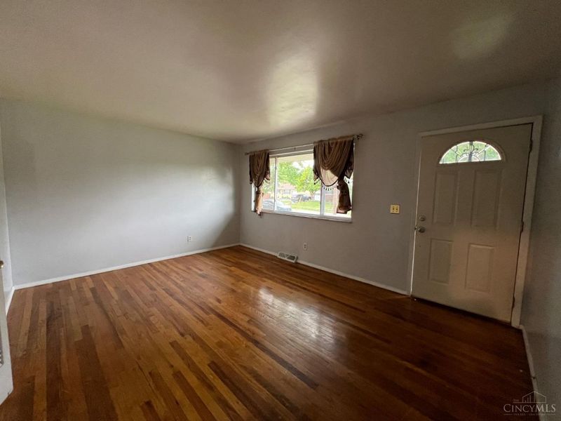 975 Glasgow Drive, Forest Park, OH 45240 Photo 7