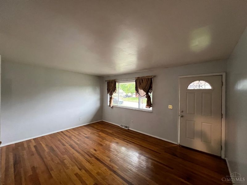 975 Glasgow Drive, Forest Park, OH 45240 Photo 8