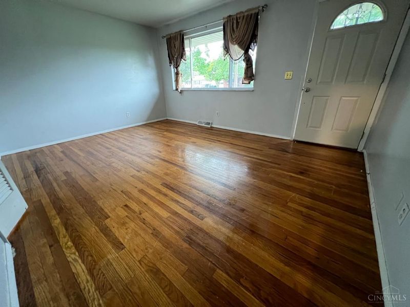 975 Glasgow Drive, Forest Park, OH 45240 Photo 9
