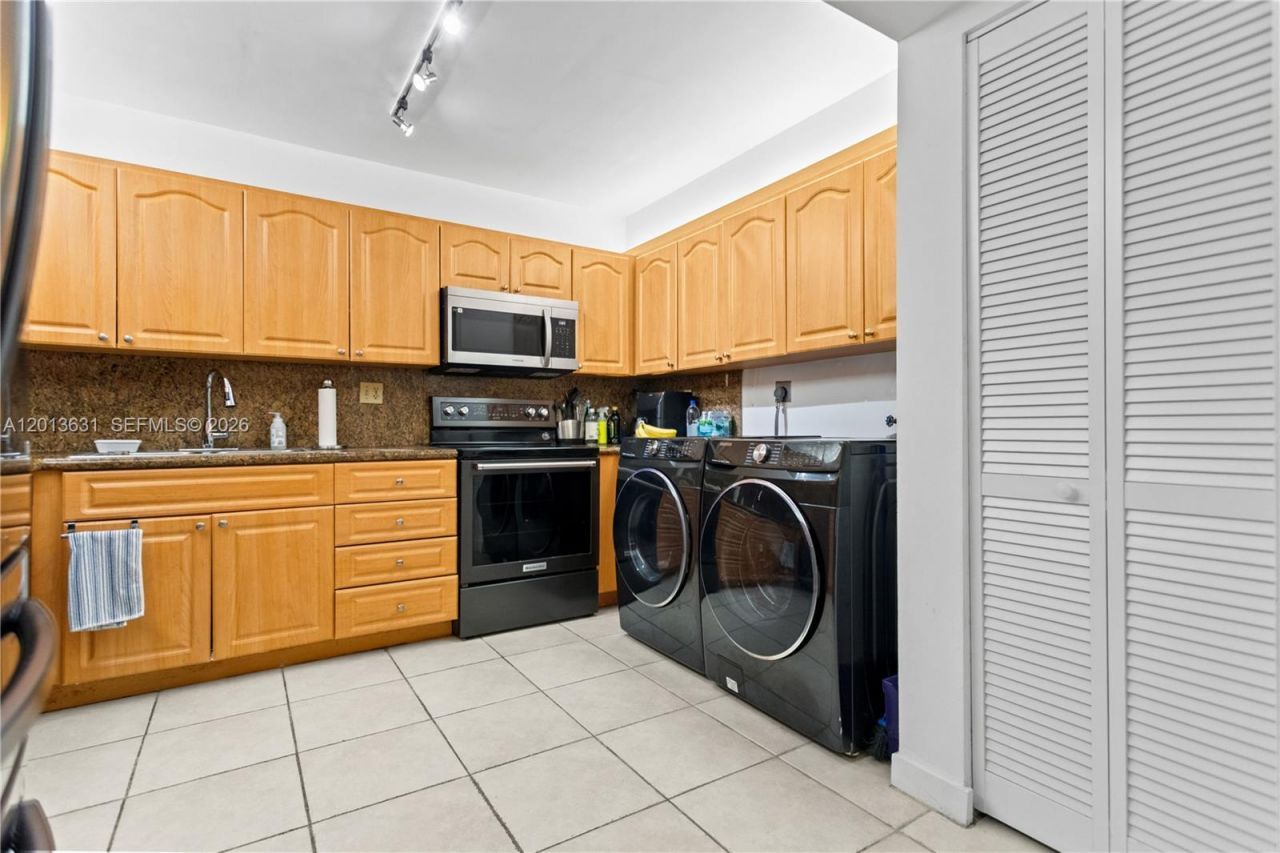101 Ocean Lane Dr, Unit 209, Key Biscayne, FL 33149 Photo