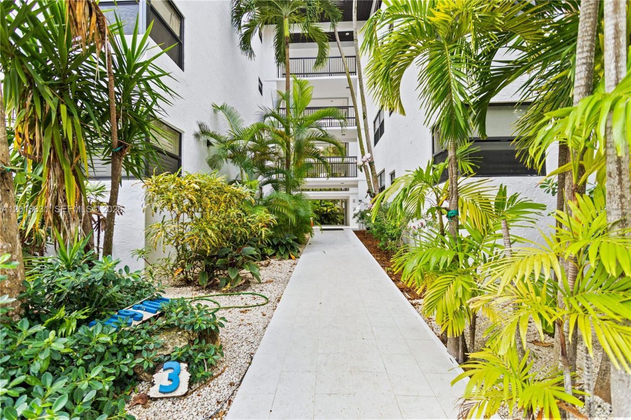 101 Ocean Lane Dr, Unit 209, Key Biscayne, FL 33149 Photo