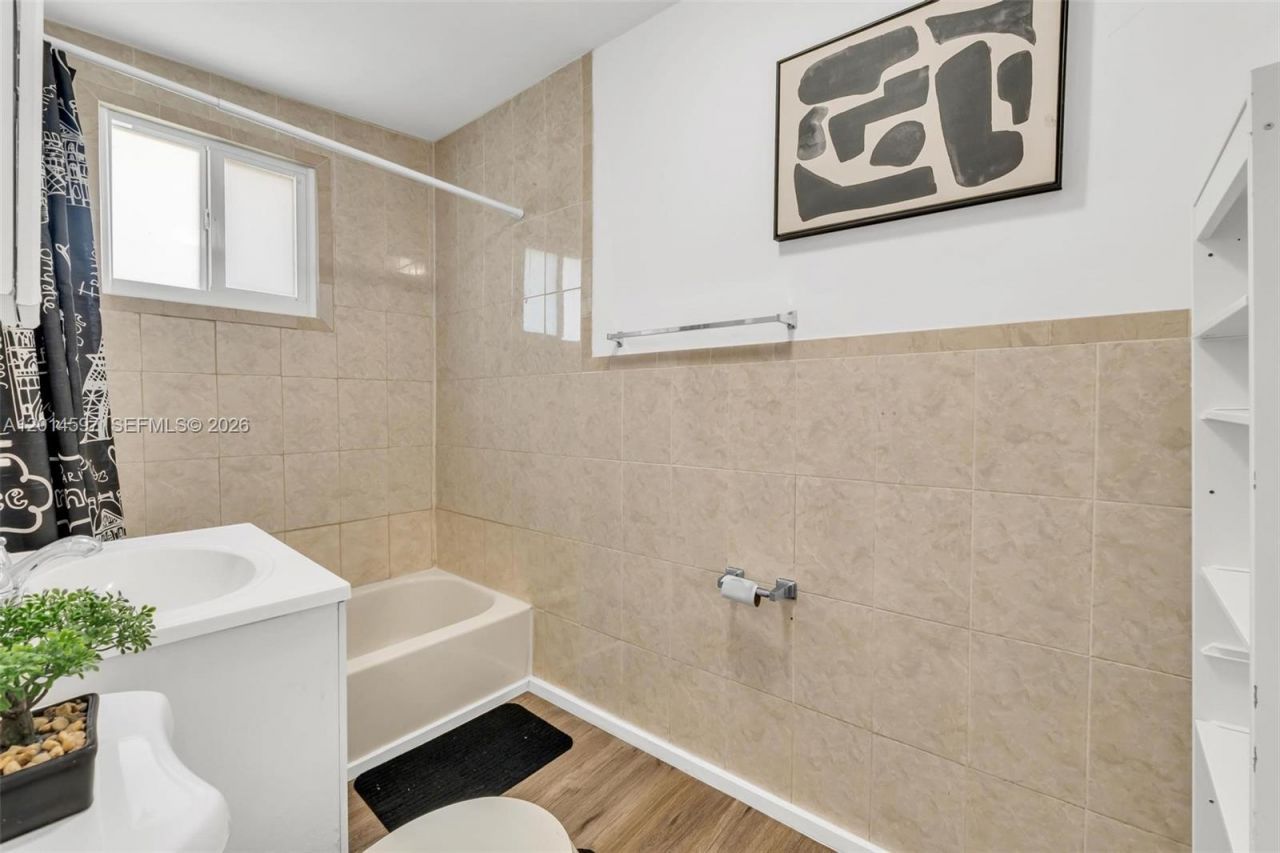 1463 NW 70th St , Unit 1463, Miami, FL 33147 Photo