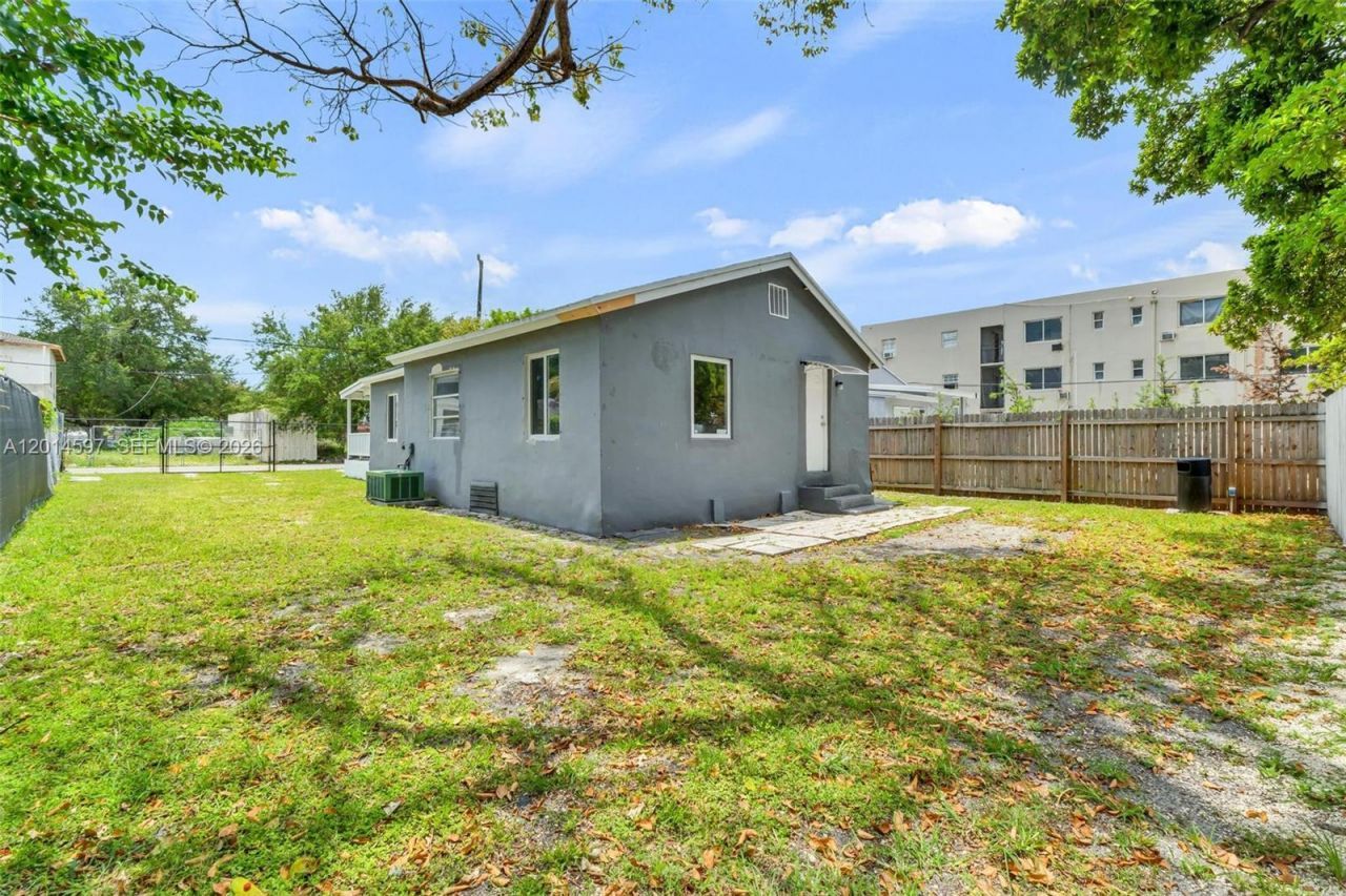 1463 NW 70th St , Unit 1463, Miami, FL 33147 Photo