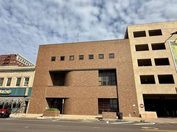 113 SW ADAMS Street, Peoria, IL 61602