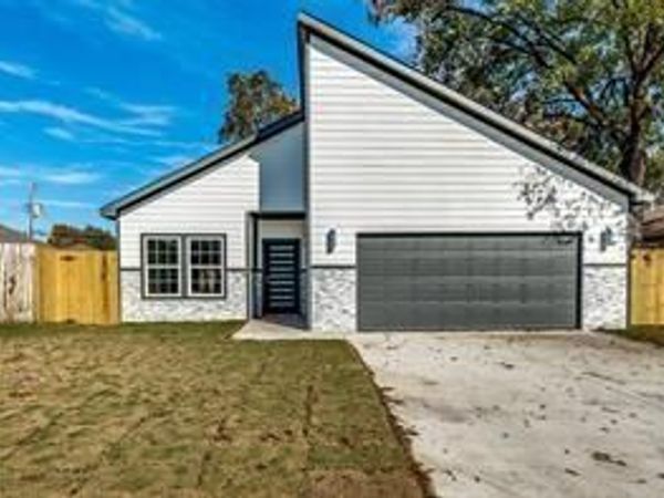 823 E Arlington Avenue, Fort Worth, TX 76104