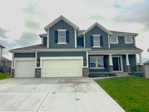 8977 NE 99th Street, Kansas City, MO 64157